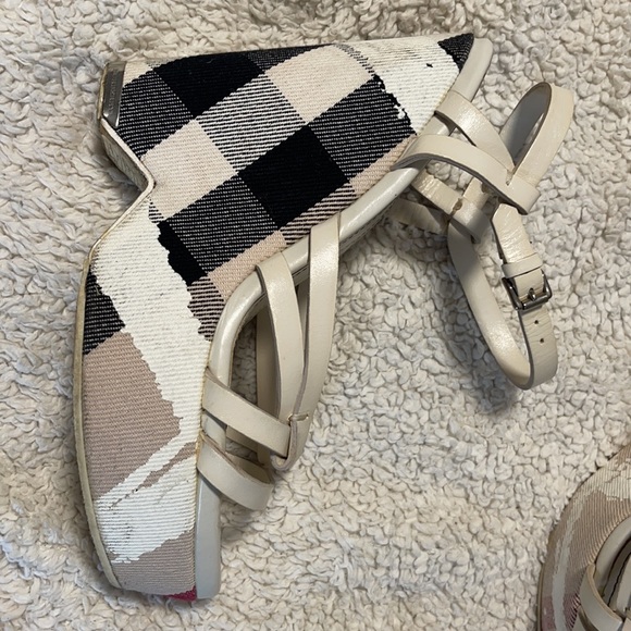Burberry wedges size 39/8 1/2 US - Picture 2 of 4